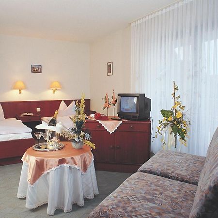 Hotel Zur Schmiede Альсфельд Экстерьер фото